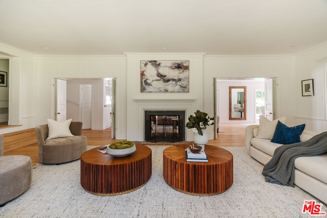 1126 Coldwater Canyon Dr