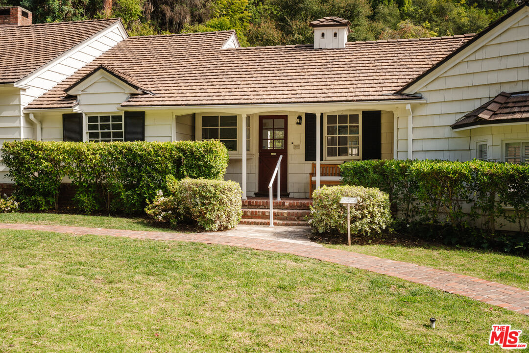 1126 Coldwater Canyon Dr