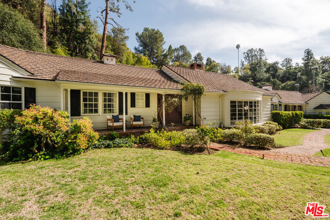 1126 Coldwater Canyon Dr