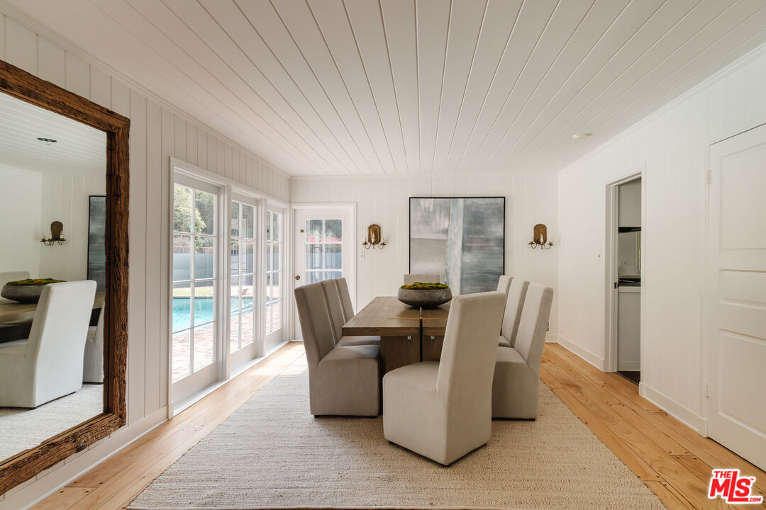 1126 Coldwater Canyon Dr