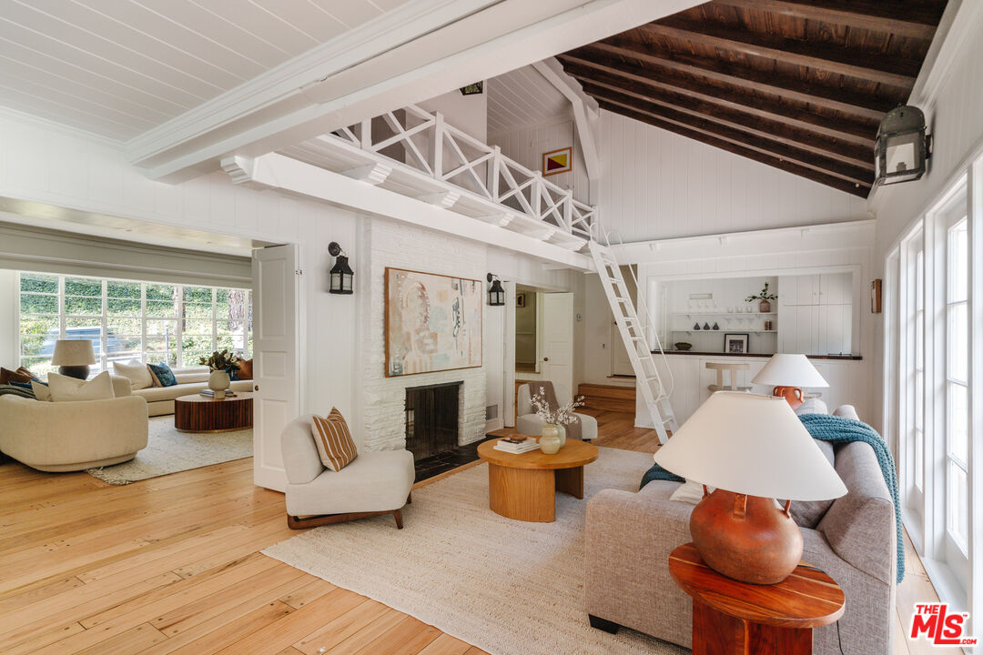 1126 Coldwater Canyon Dr