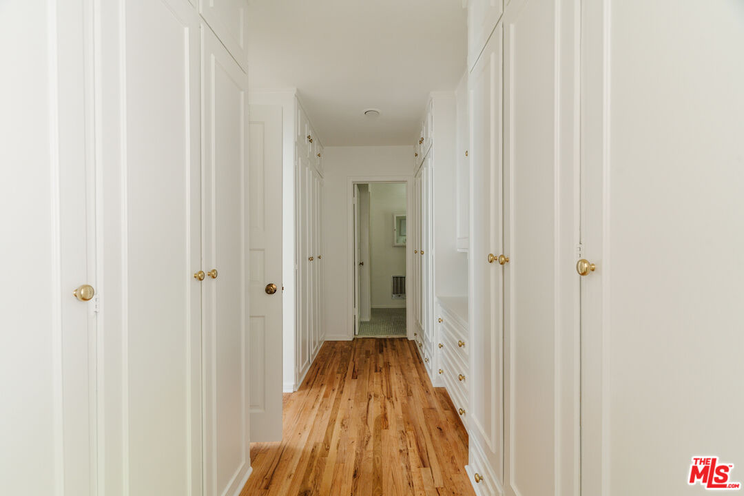 1126 Coldwater Canyon Dr