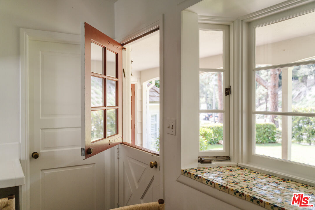 1126 Coldwater Canyon Dr