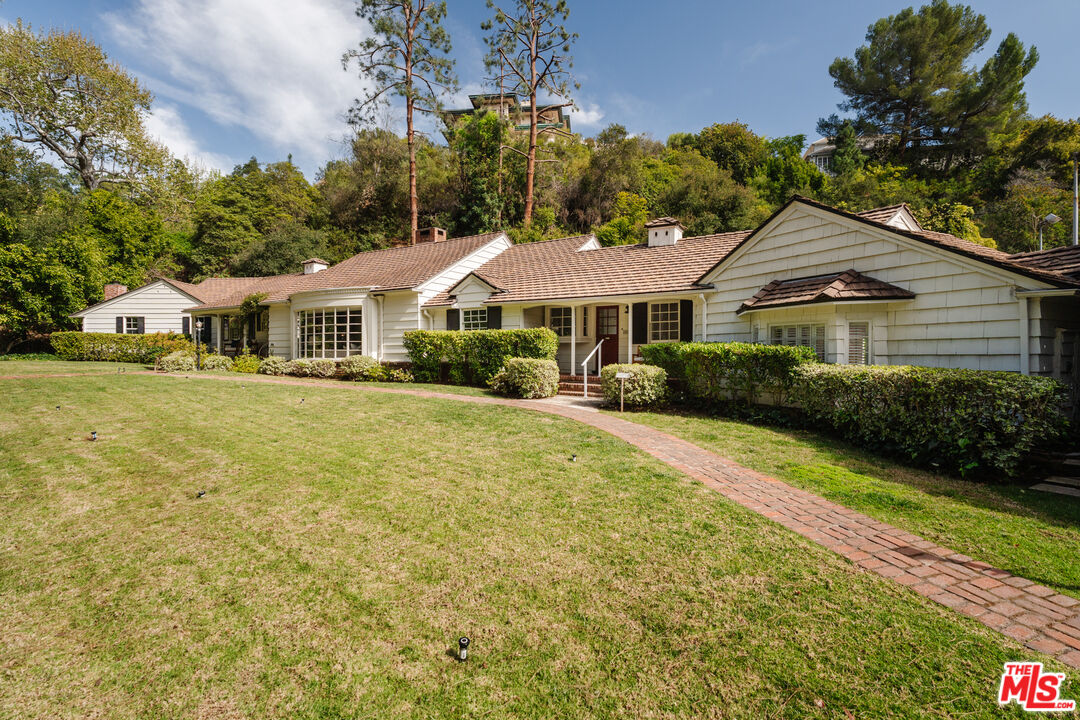 1126 Coldwater Canyon Dr
