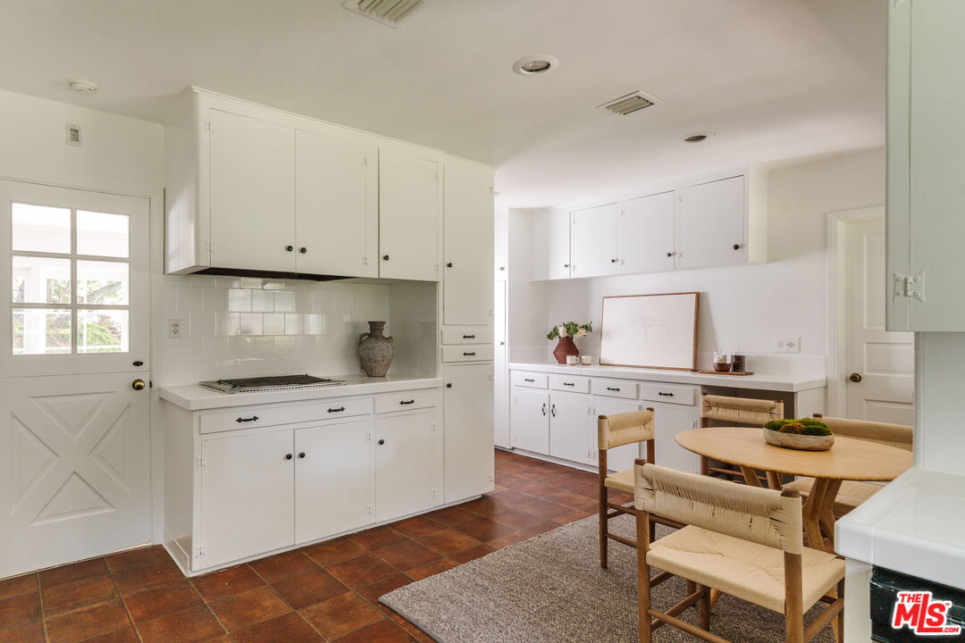 1126 Coldwater Canyon Dr