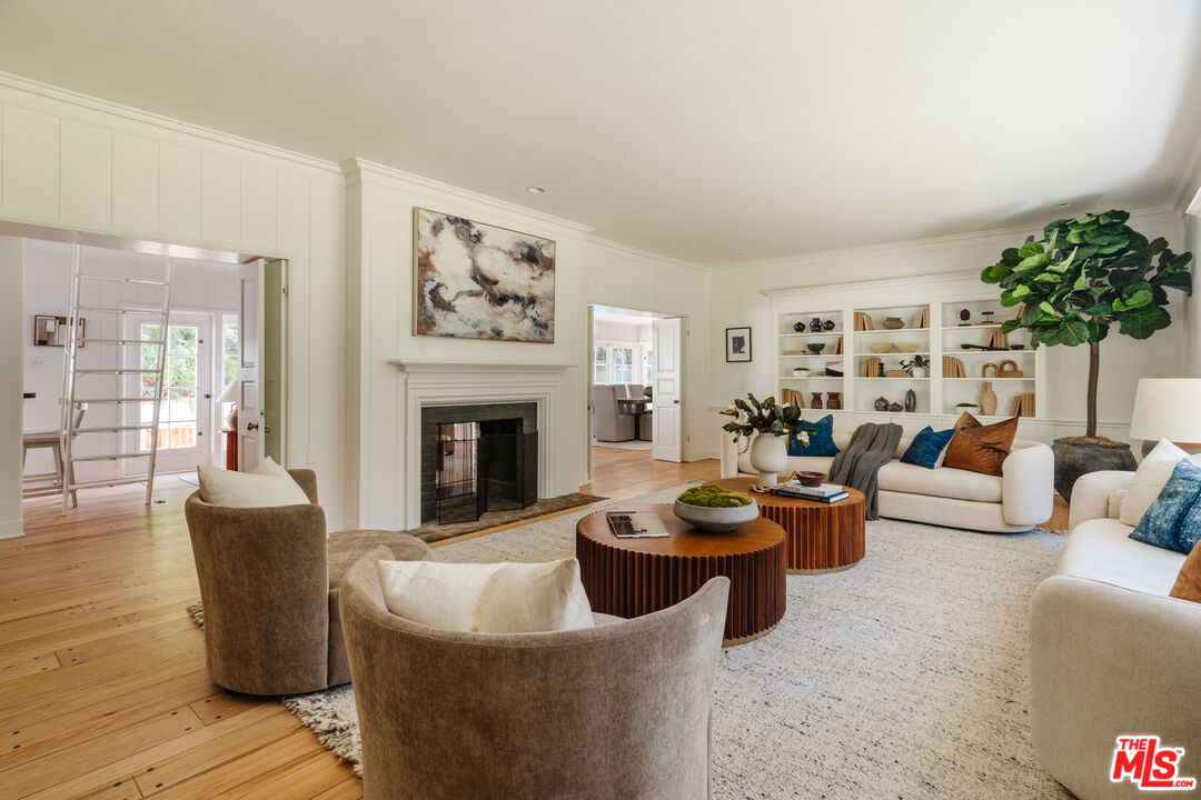 1126 Coldwater Canyon Dr