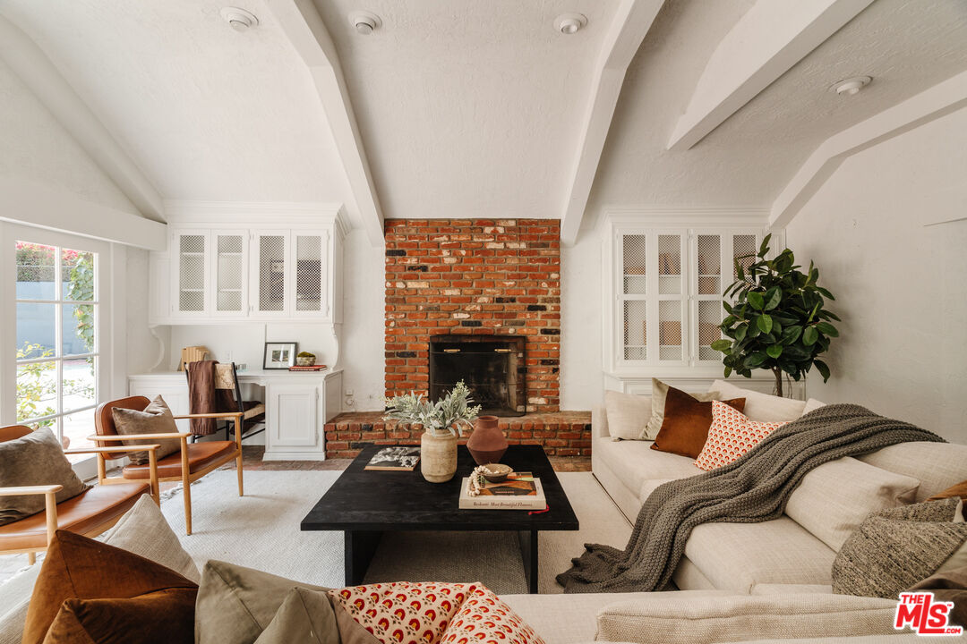 1126 Coldwater Canyon Dr