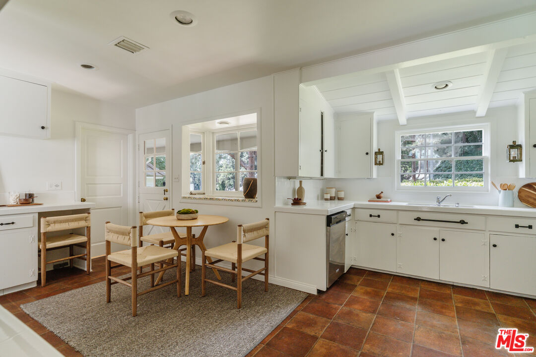 1126 Coldwater Canyon Dr