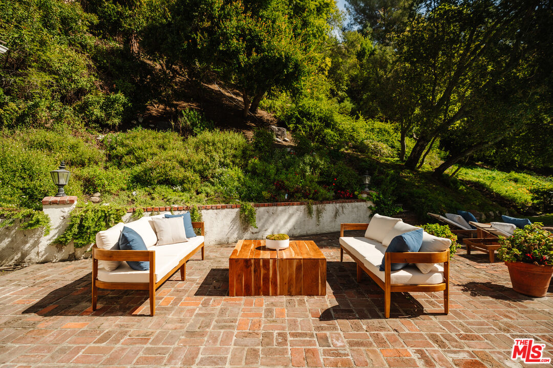 1126 Coldwater Canyon Dr