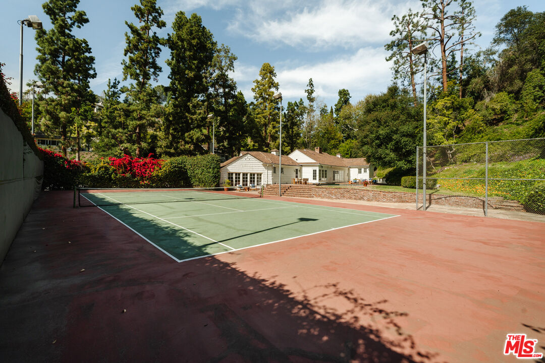 1126 Coldwater Canyon Dr