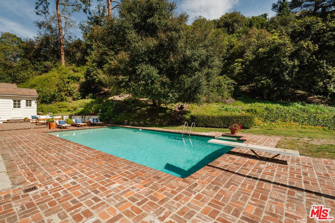 1126 Coldwater Canyon Dr