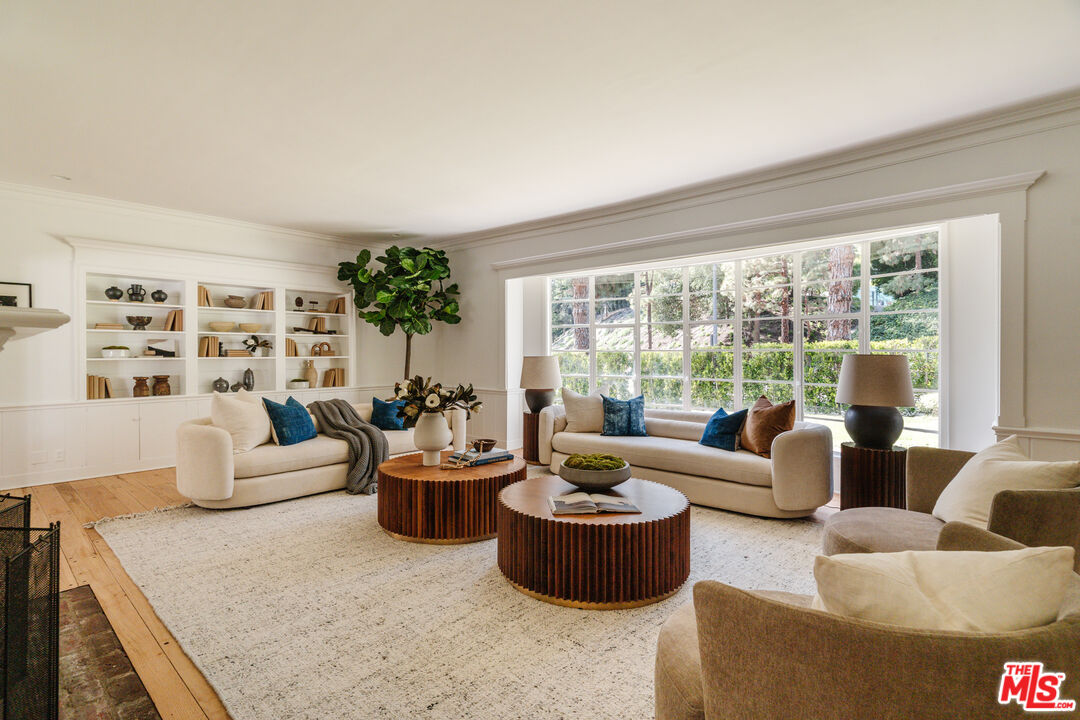 1126 Coldwater Canyon Dr