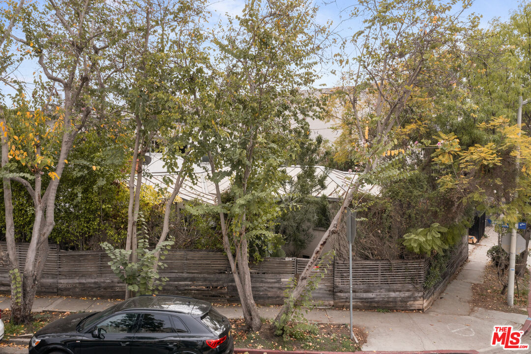 8576 Rugby Dr