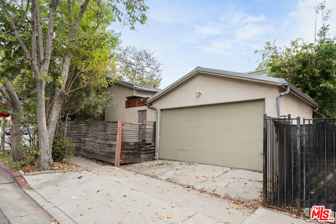 8576 Rugby Dr