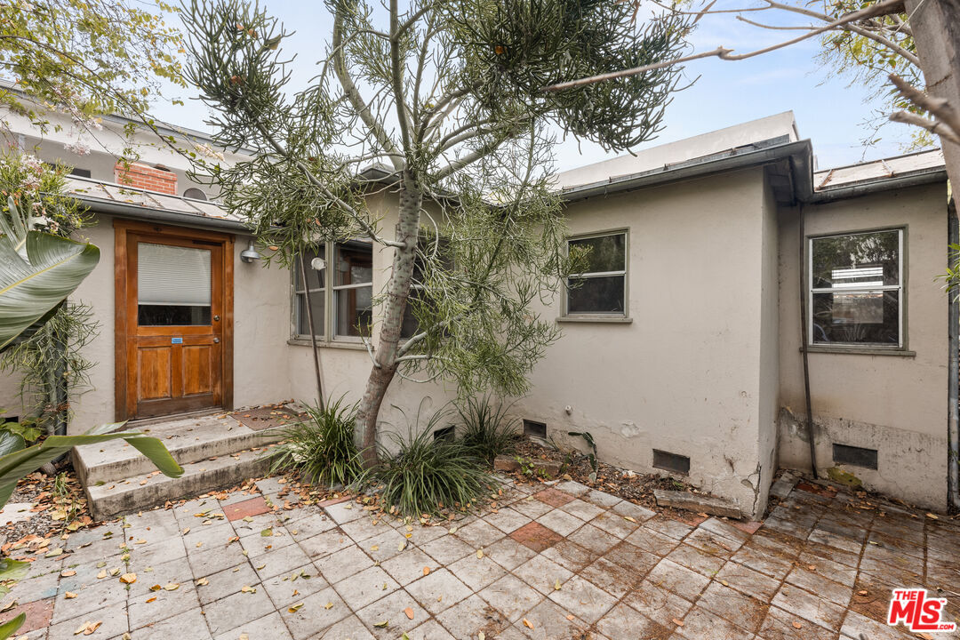 8576 Rugby Dr
