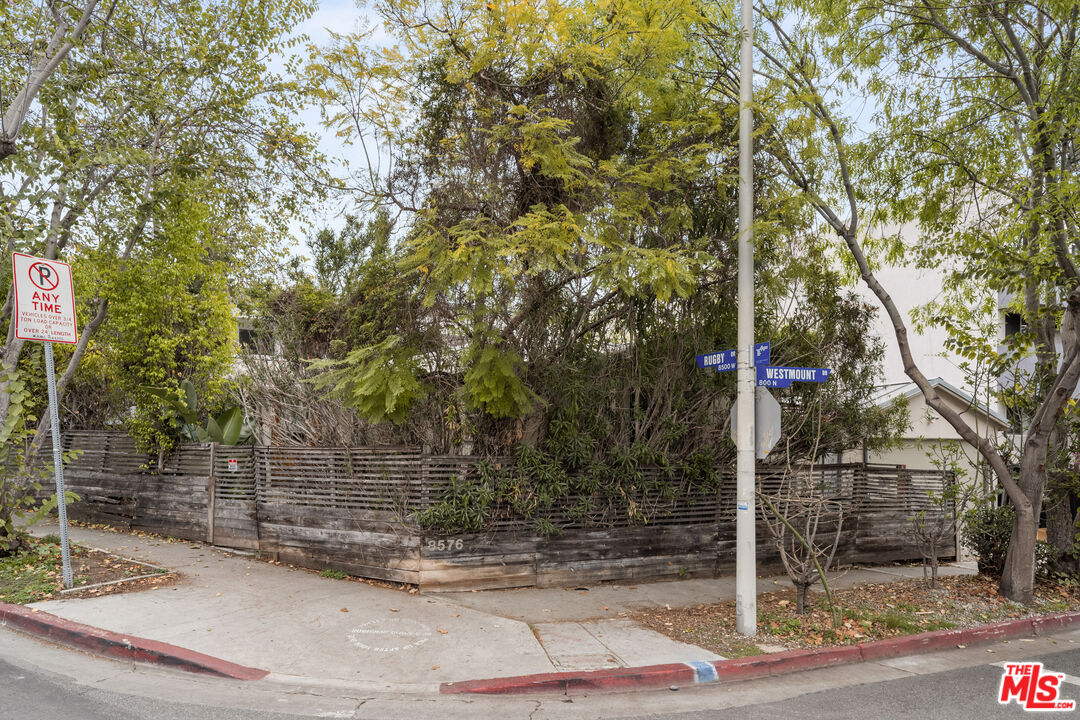 8576 Rugby Dr