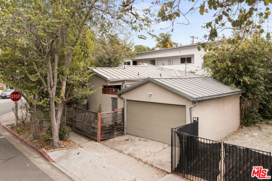 8576 Rugby Dr