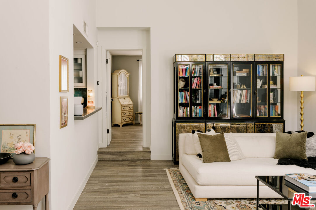 136 S Clark Dr Unit: 6
