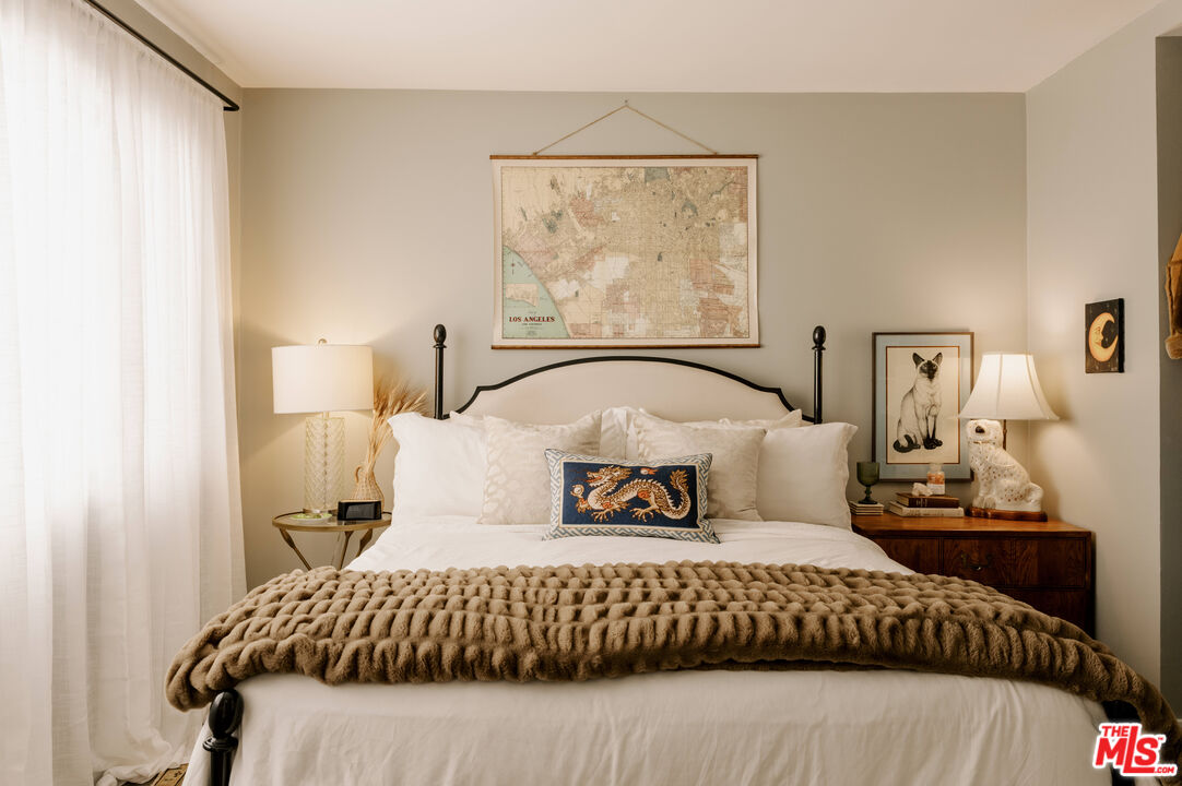 136 S Clark Dr Unit: 6