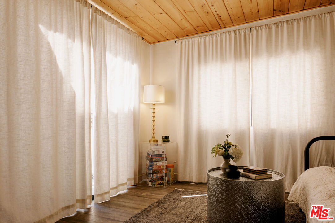 136 S Clark Dr Unit: 6