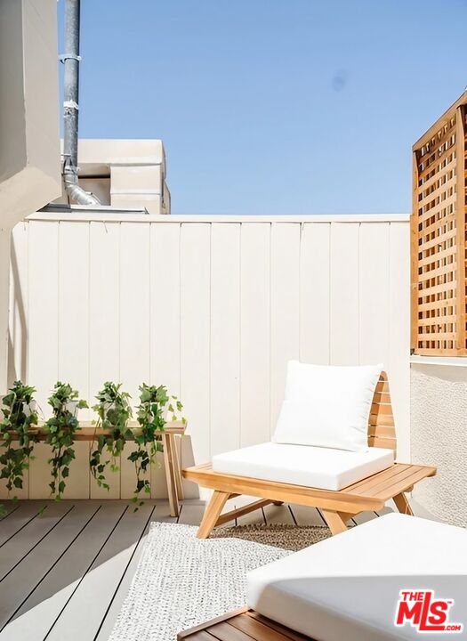 136 S Clark Dr Unit: 6