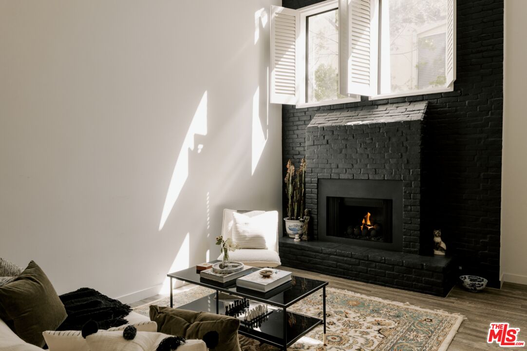 136 S Clark Dr Unit: 6