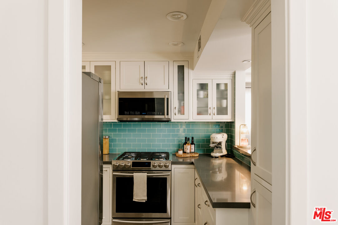 136 S Clark Dr Unit: 6