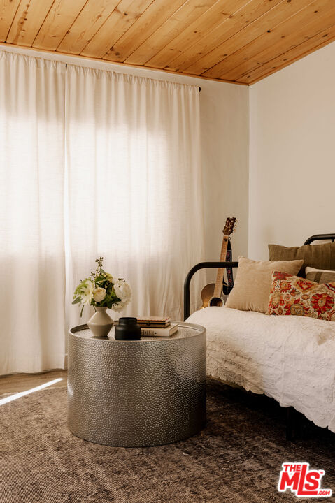 136 S Clark Dr Unit: 6