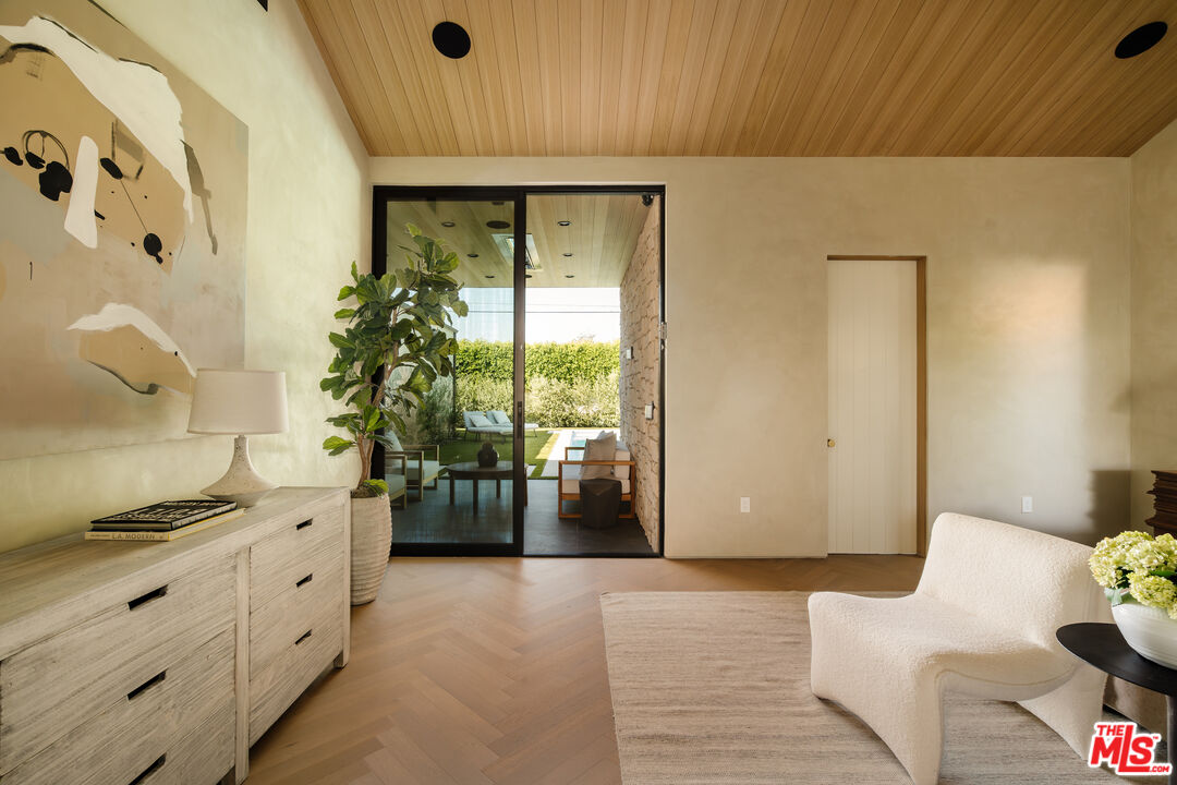 4601 Greenbush Ave