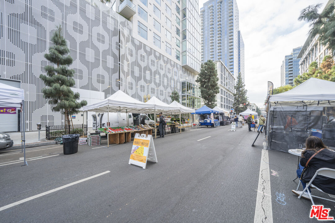 330 W 11th St Unit: 305