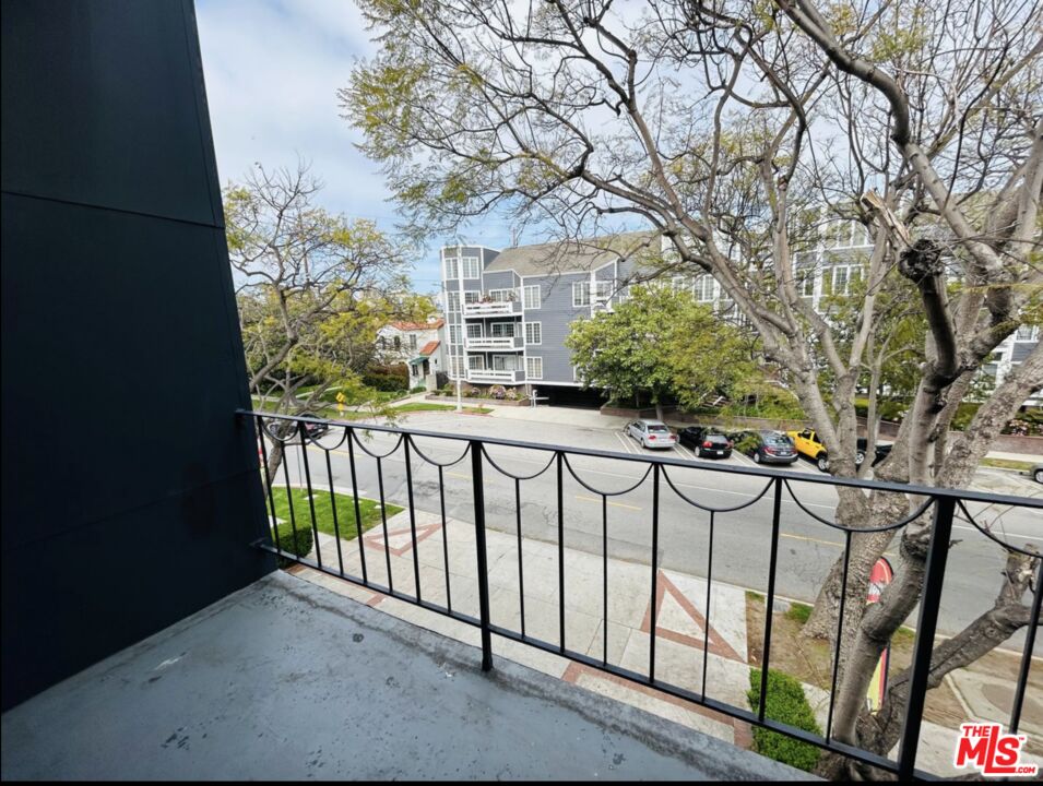 1827 Veteran Ave Unit: 15