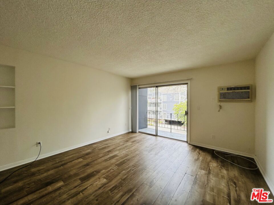 1827 Veteran Ave Unit: 15
