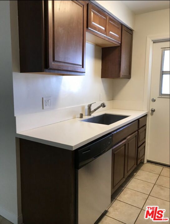 1827 Veteran Ave Unit: 15
