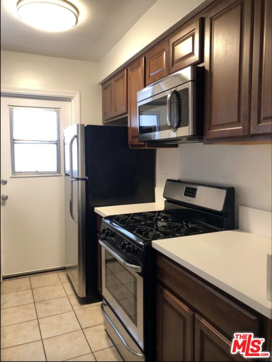 1827 Veteran Ave Unit: 15