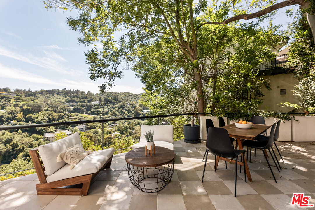 3657 Alta Mesa Dr