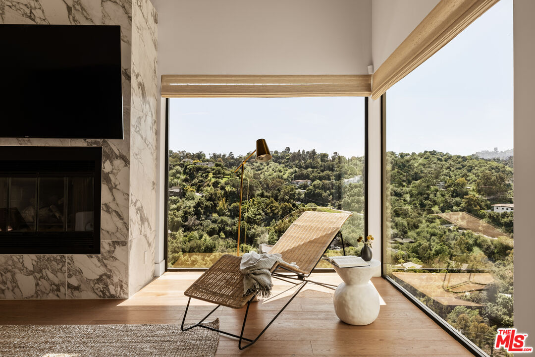 3657 Alta Mesa Dr