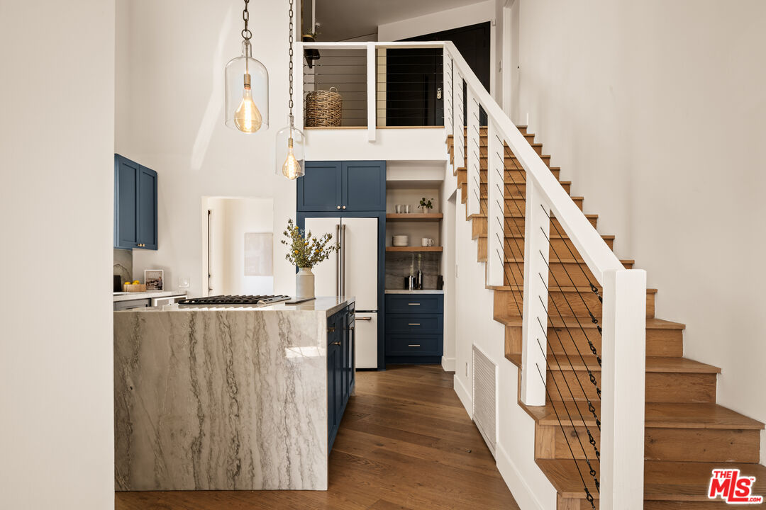 3657 Alta Mesa Dr