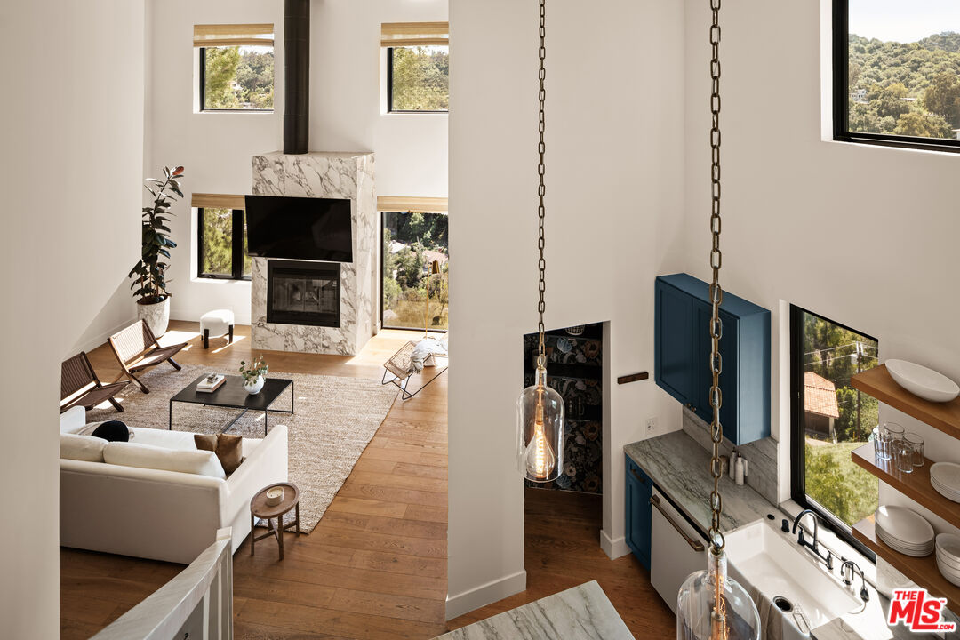 3657 Alta Mesa Dr