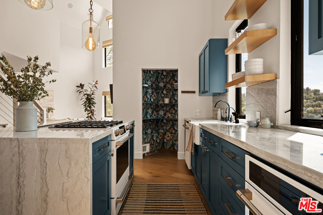 3657 Alta Mesa Dr