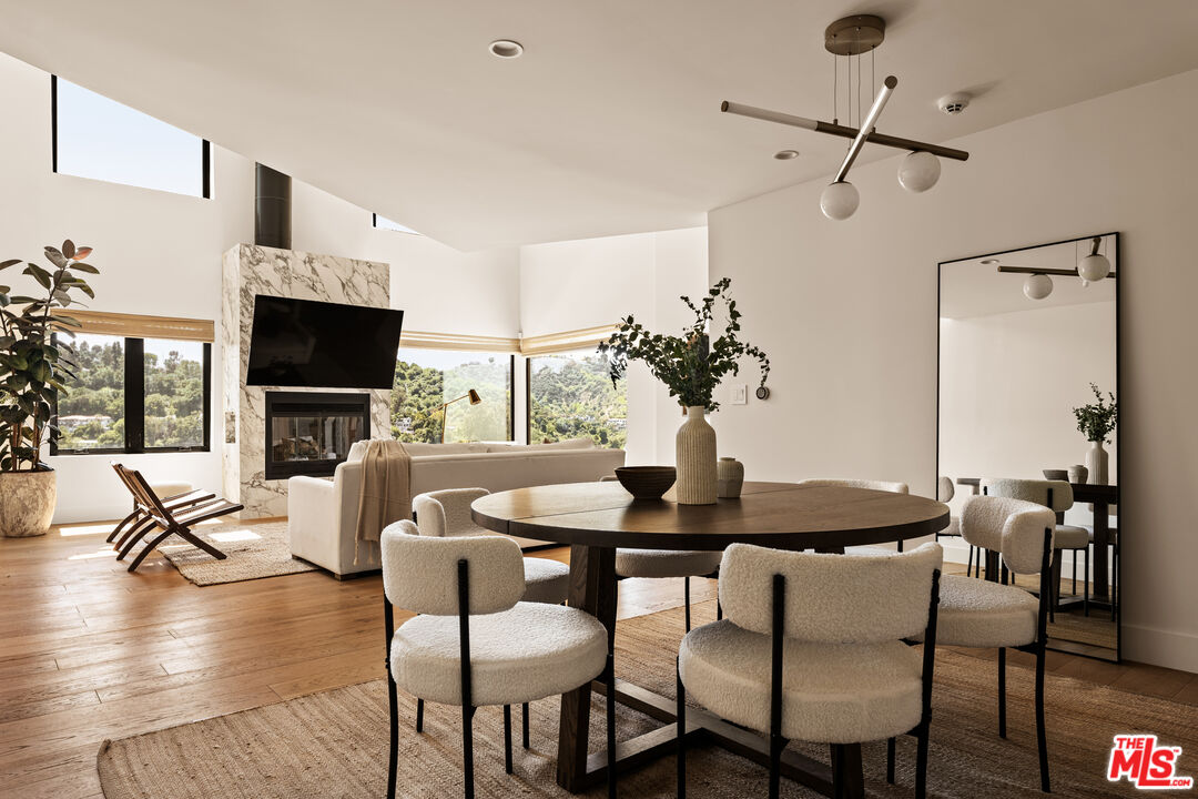 3657 Alta Mesa Dr