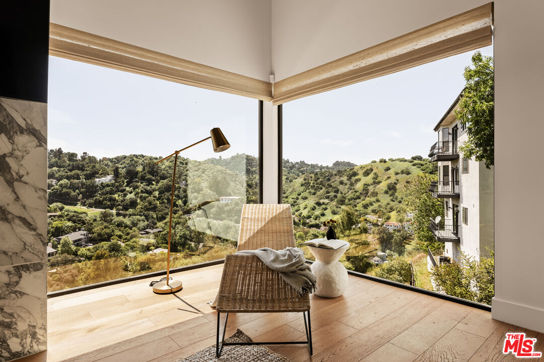 3657 Alta Mesa Dr