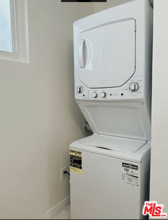 1261 N Laurel Ave Unit: 8