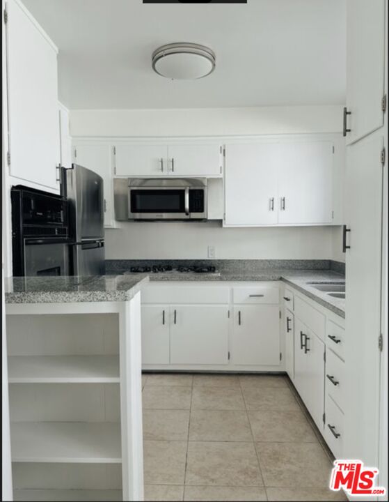 1261 N Laurel Ave Unit: 8