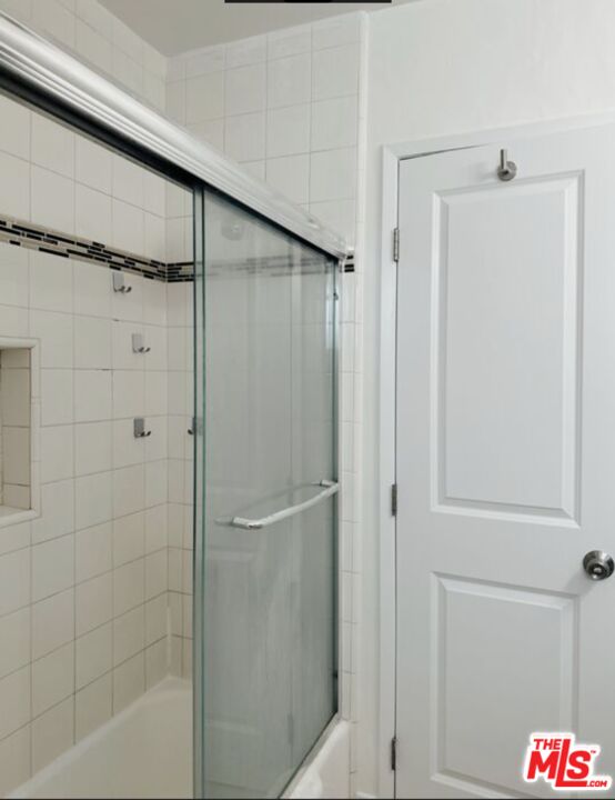 1261 N Laurel Ave Unit: 8