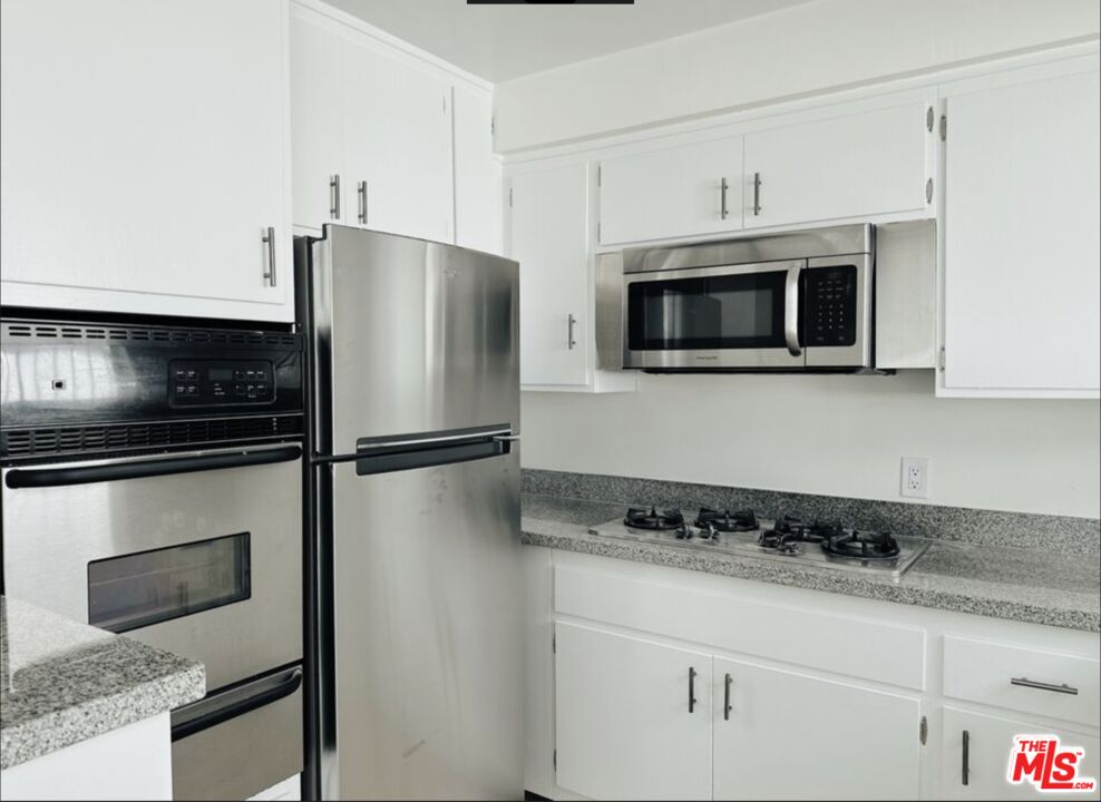 1261 N Laurel Ave Unit: 8