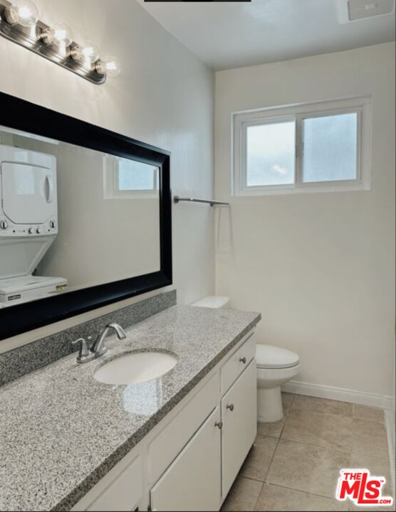 1261 N Laurel Ave Unit: 8