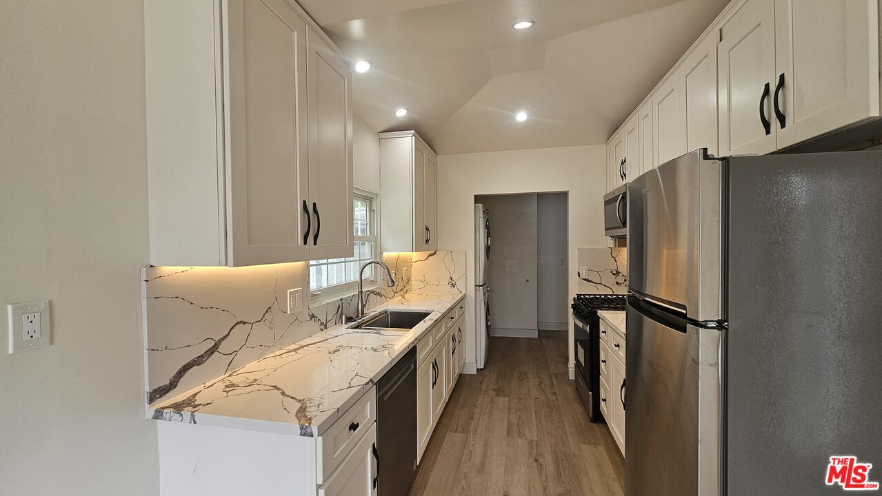 104 S Crescent Heights Blvd