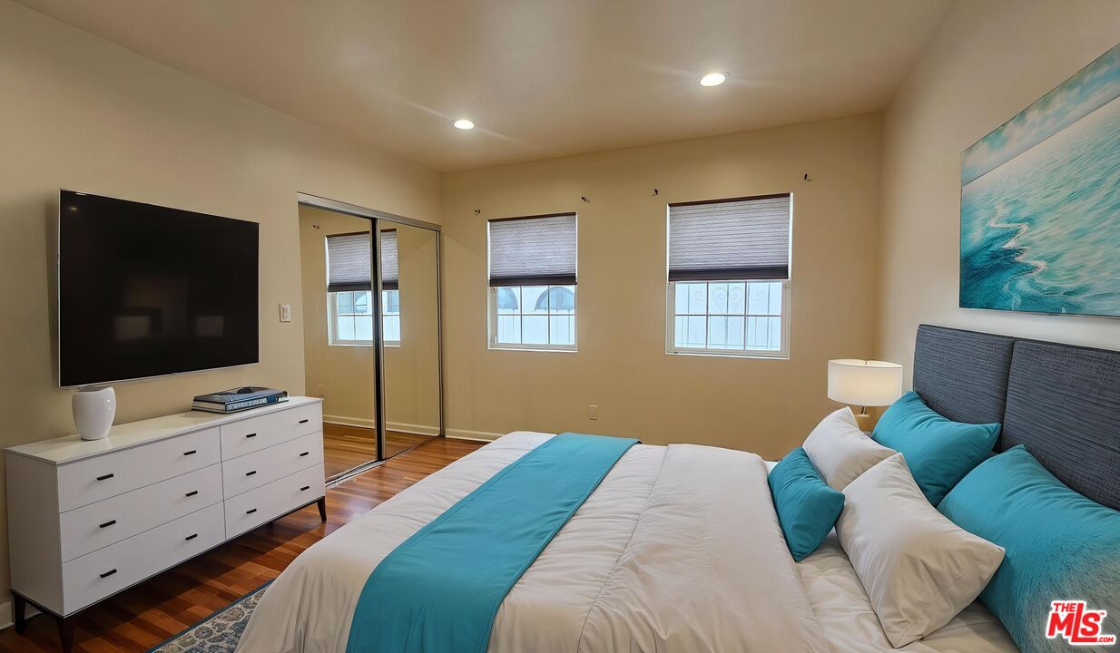 104 S Crescent Heights Blvd