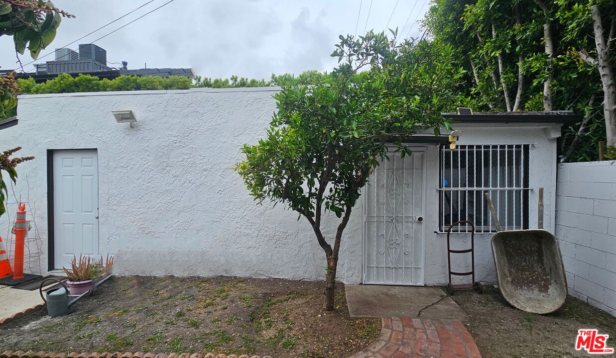 104 S Crescent Heights Blvd