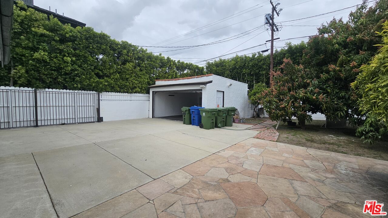 104 S Crescent Heights Blvd